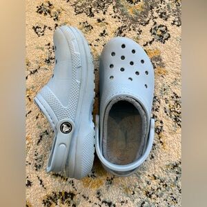 Crocs Classic Lined Clogs Light Blue Women’s 6 Men’s 4 Cozy Fleece Slip-On Shoes